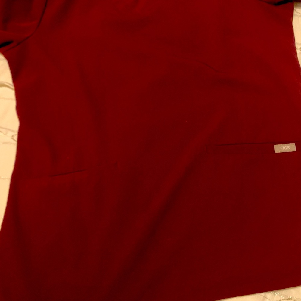 Casma burgundy small top from figs